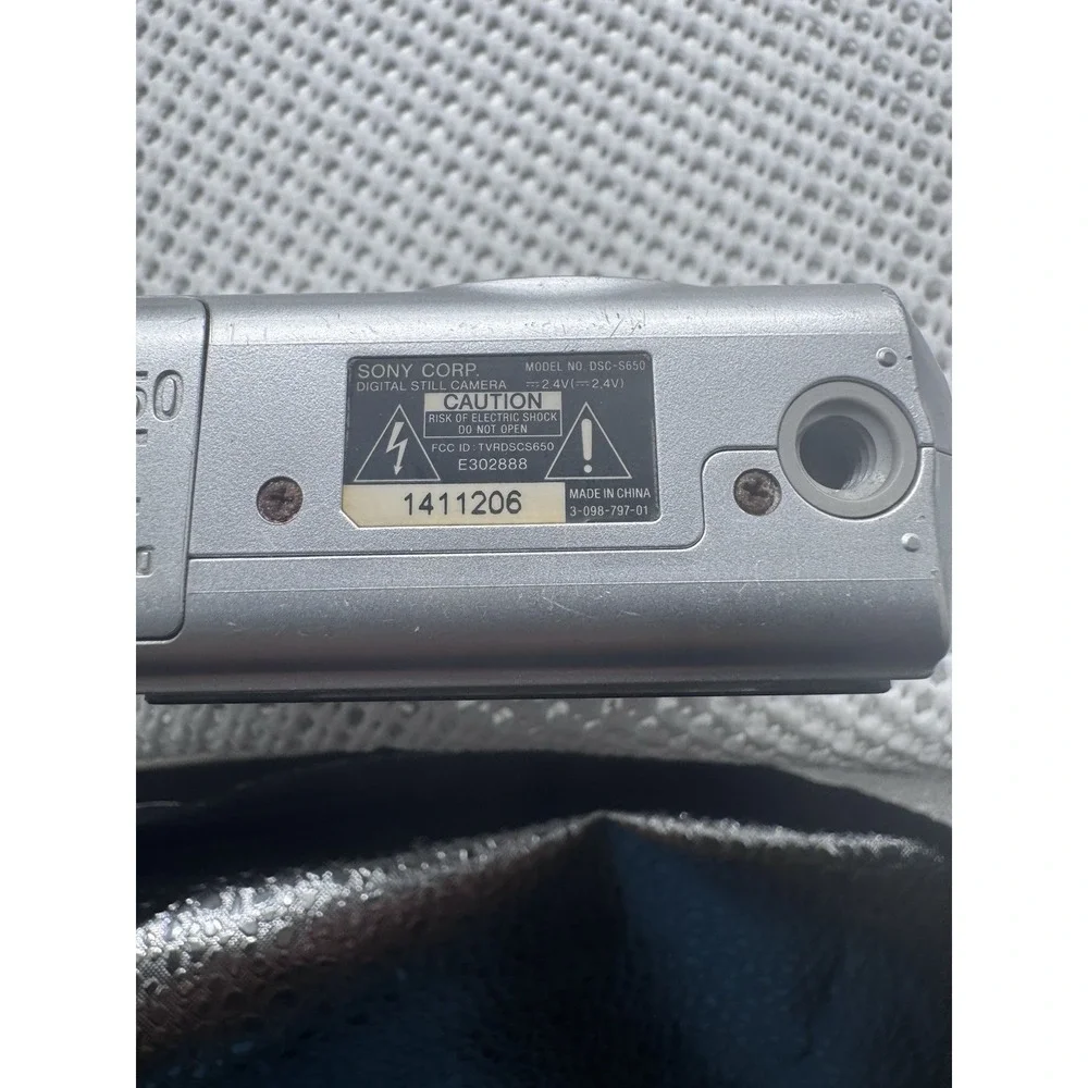 Sony Cyber-shot DSC-S650 7.2MP Digital Camera Silver Untested Read AS-IS